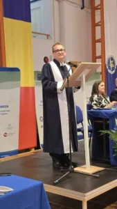 Universitatea din Oradea a deschis noul an pe acordurile propriului imn-163
