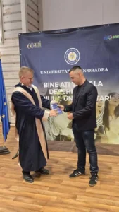 Universitatea din Oradea a deschis noul an pe acordurile propriului imn-179