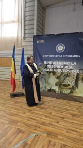 Universitatea din Oradea a deschis noul an pe acordurile propriului imn-183