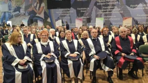 Universitatea din Oradea a deschis noul an pe acordurile propriului imn-201