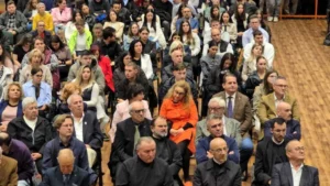 Universitatea din Oradea a deschis noul an pe acordurile propriului imn-238