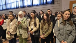 Universitatea din Oradea a deschis noul an pe acordurile propriului imn-39
