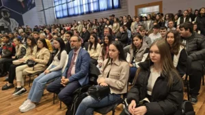 Universitatea din Oradea a deschis noul an pe acordurile propriului imn-47