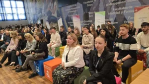Universitatea din Oradea a deschis noul an pe acordurile propriului imn-53