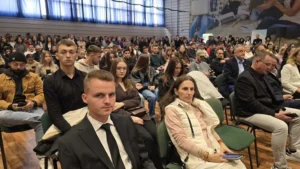 Universitatea din Oradea a deschis noul an pe acordurile propriului imn-76
