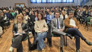 Universitatea din Oradea a deschis noul an pe acordurile propriului imn-80