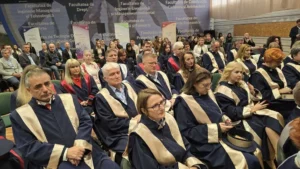 Universitatea din Oradea a deschis noul an pe acordurile propriului imn-81