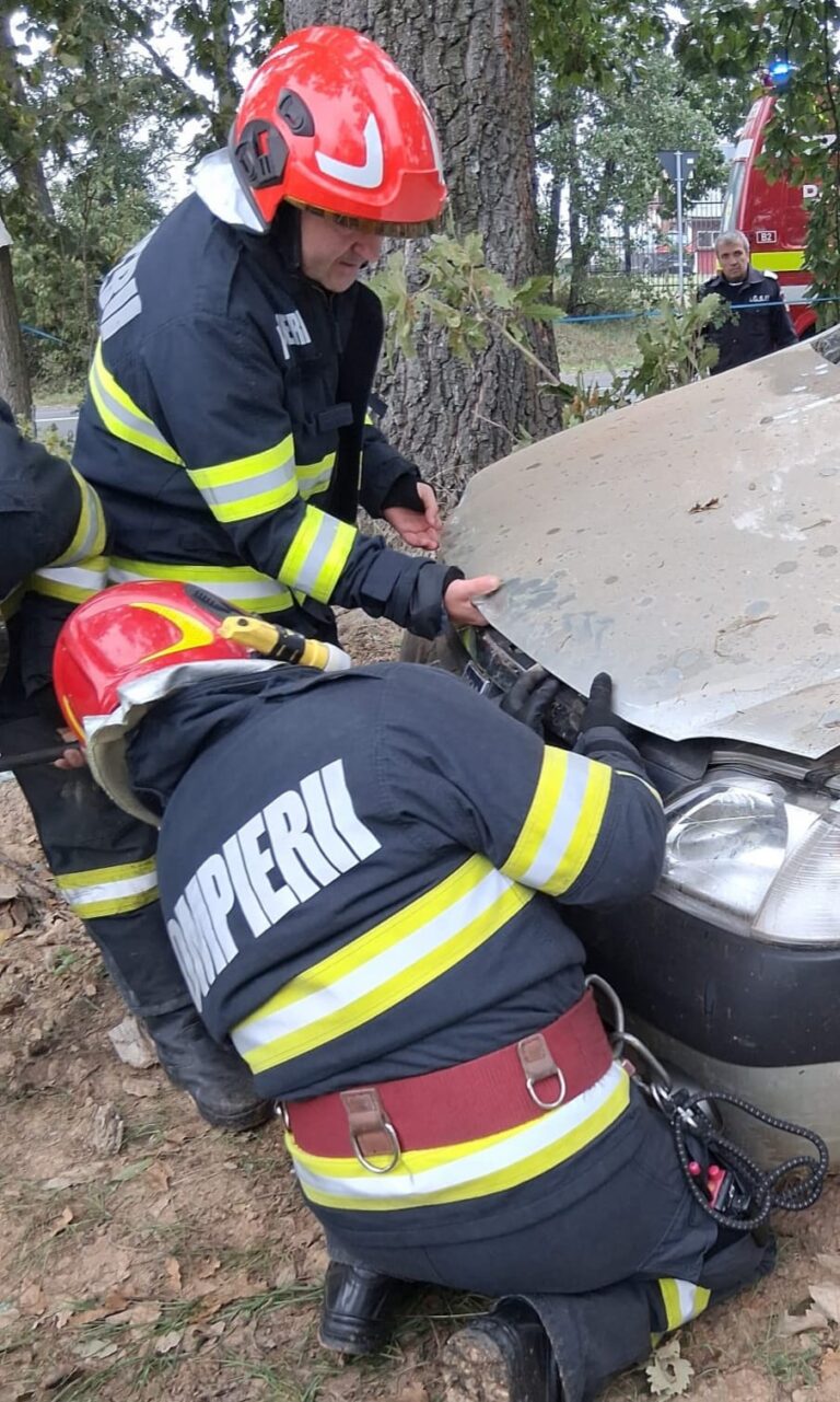 Accident mortal la Miersig. Două persoane și-au pierdut viața după ce autoturismul în care se aflau s-a răsturnat
