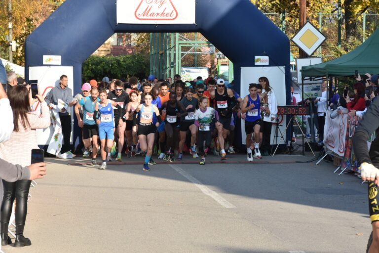 Beiușul se pune în mișcare. Peste 500 de concurenți din toată țara vin la Running Day 2025