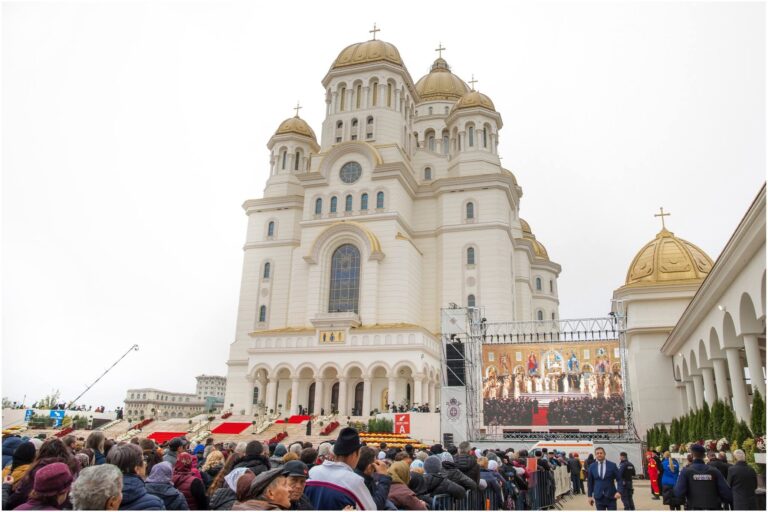 Slujba de sfințire a picturii Catedralei Naționale, oficiată de Patriarhul Ecumenic Bartolomeu I și de Patriarhul Daniel (FOTO)