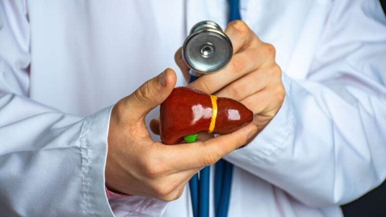 Focare de hepatită A în 14 localități din Bihor. Cele mai multe cazuri, la Săcueni