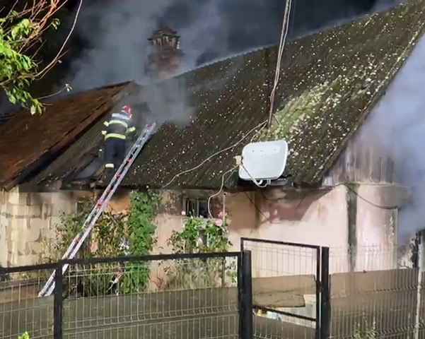 Atenție la coșurile de fum! Două incendii, în decurs de câteva ore, provocate la locuințe din Bihor