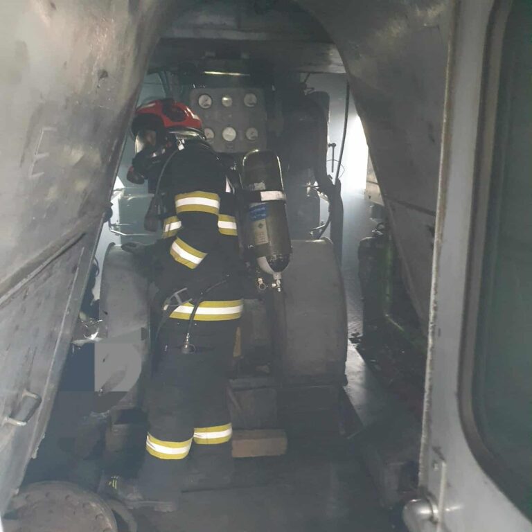 Incendiu la o locomotivă de marfă, în Bihor. Trenul avea 30 de cisterne