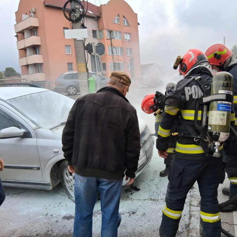 Incendiu la un autoturism, în Aleșd