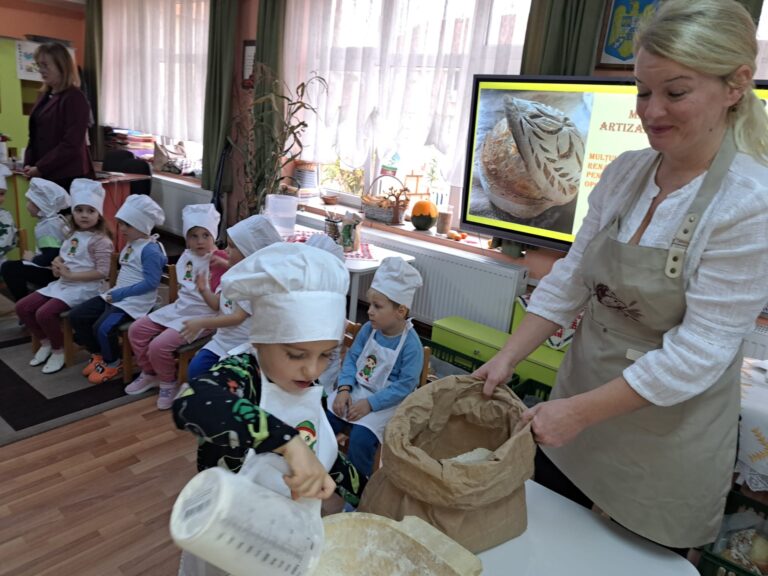 Copiii de la Grădinița „Mugurel” au învățat să facă pâine artizanală (FOTO)