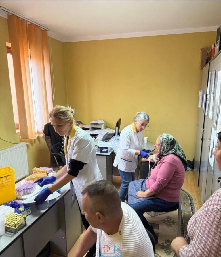 Caravana cu Medici Bihor ajunge la Marca. Consultații gratuite pentru oamenii de la țară