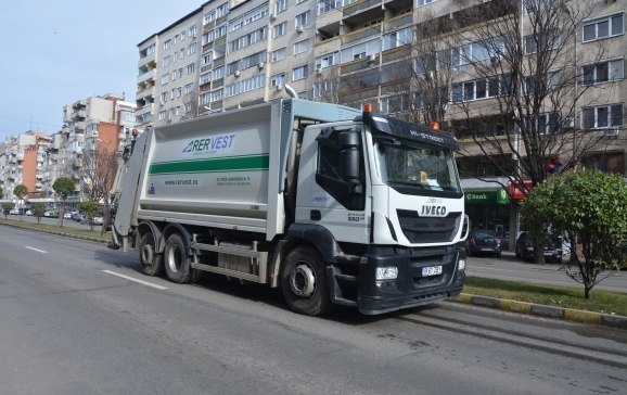 Start la curățenia de toamnă în Oradea. RER Vest ridică gratuit deșeurile vegetale