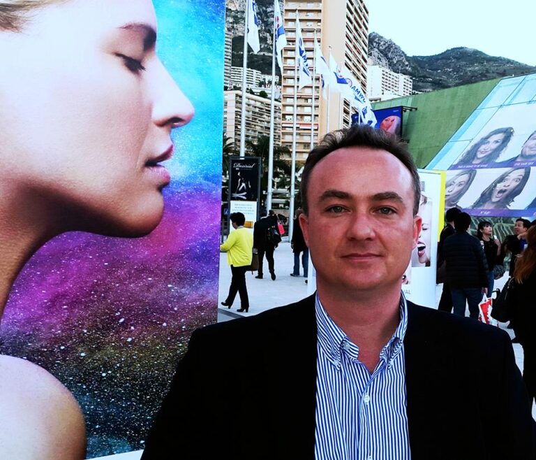 Dr. Adrian Tirla: Chirurgia estetică nu e un moft, ci o șansă la echilibru