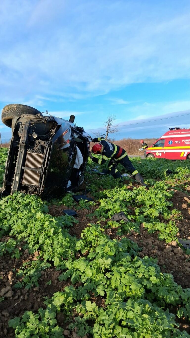 Accident mortal la Husasău de Tinca. Două autoturisme s-au ciocnit, un șofer a murit