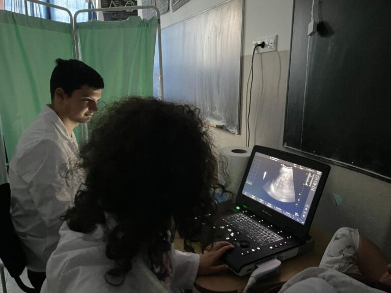 Caravana cu Medici Bihor ajunge la Paleu. Consultații și analize gratuite pentru localnici
