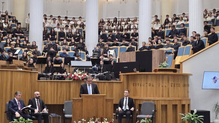Liceul Teologic Baptist „Emanuel”, la 35 de ani. O celebrare solemnă, în prezența liderilor orașului și a sutelor de invitați