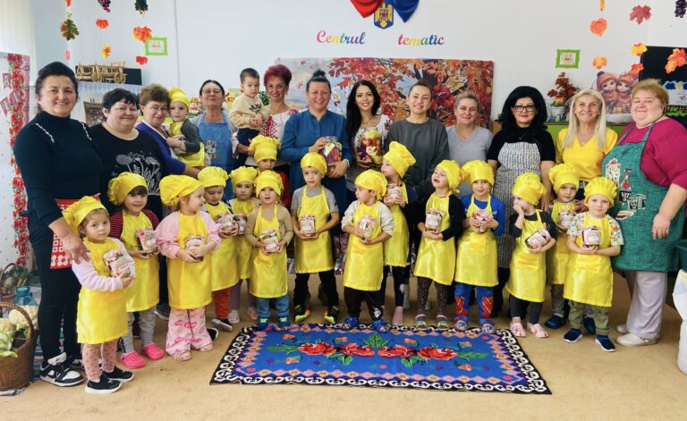 „Cămara Bunicii” – preșcolarii din Tinca păstrează tradițiile românești