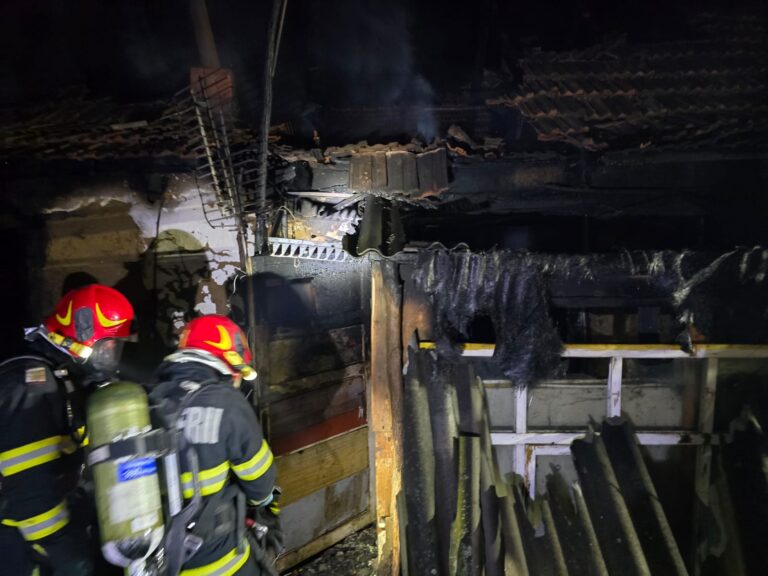Tragedie în Buduslău: un bărbat a murit carbonizat după ce locuința i-a fost cuprinsă de flăcări