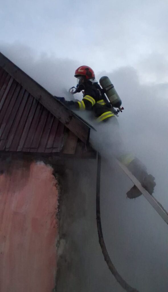 Incendiu izbucnit la o casă din Săliște