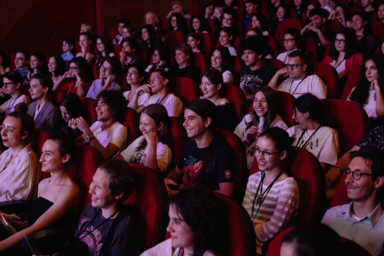 Caravana „Teatru pentru BAC” ajunge în Bihor. Liceenii, invitați la spectacole gratuite care îi ajută la examen
