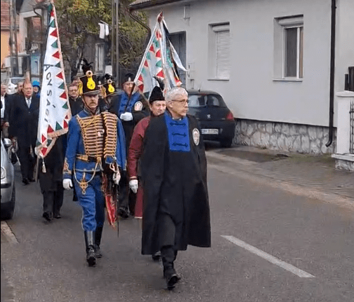 Monumentul „Sfânta Coroană”, dezvelit la Vadu Crișului