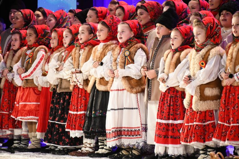 „Bihorul colindă”, la a IV-a ediție. Peste 100 de concerte de colinde, spectacole de teatru, ateliere și expoziții