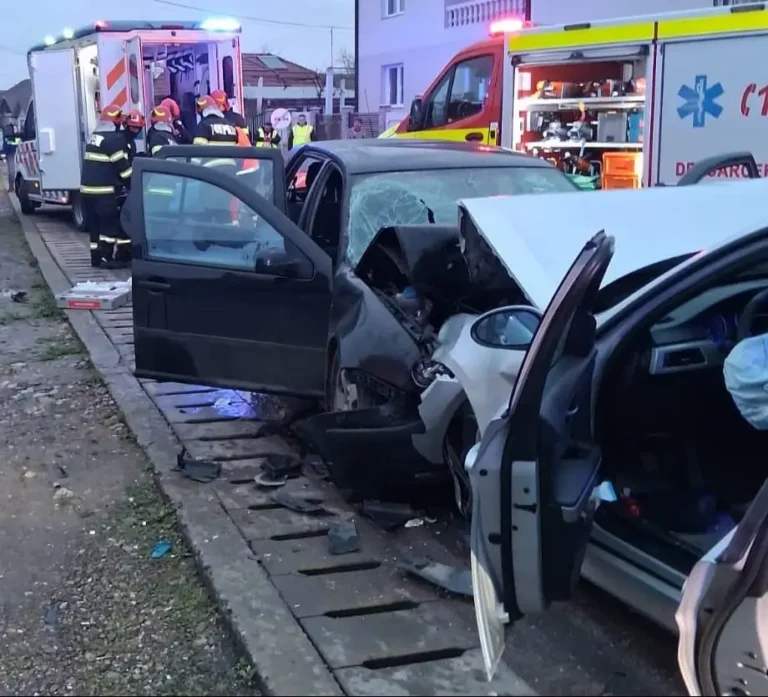 UPDATE – Grav accident rutier în localitatea Peștere. O persoană este resuscitată, două sunt evaluate medical