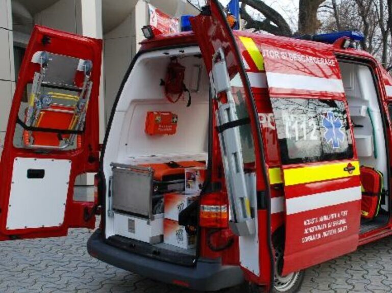 Accident rutier grav în localitatea Fegernic. Un pieton a fost lovit de un autoturism și este resuscitat de personalul medical
