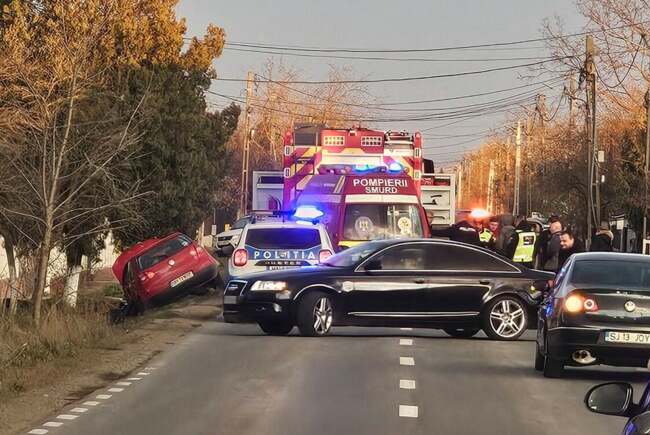 Accident rutier în Sălard. Două autoturisme au fost avariate