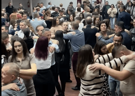Petrecere ca altădată la Vadu Crișului. Bal românesc, la Căminul Cultural, de sărbători