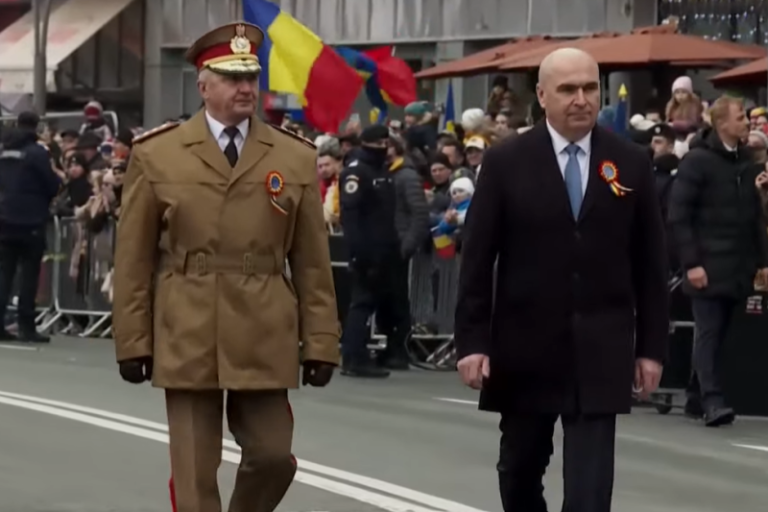 VIDEO Ilie Bolojan, huiduit la Alba Iulia la parada militară de 1 Decembrie: „Demisia, demisia”