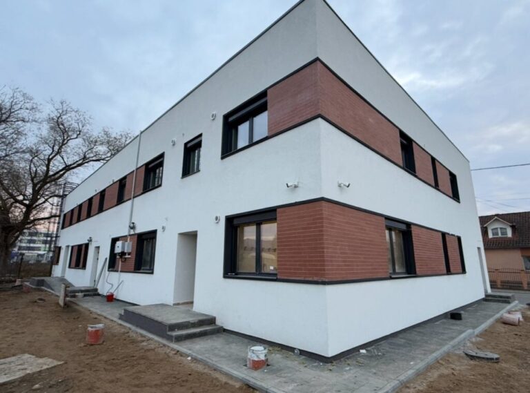 Din ruină, în centru modern. Peste 10 milioane de lei pentru „Minerul”. Lucrările sunt aproape gata (FOTO)