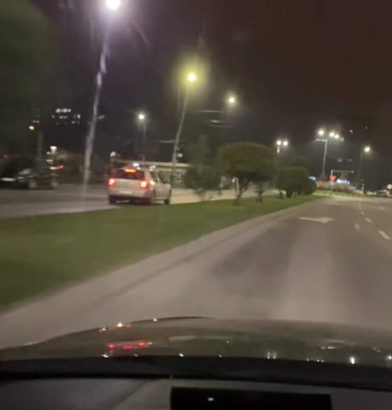 Șofer pe contrasens, surprins pe un bulevard din Oradea. Poliția îl caută