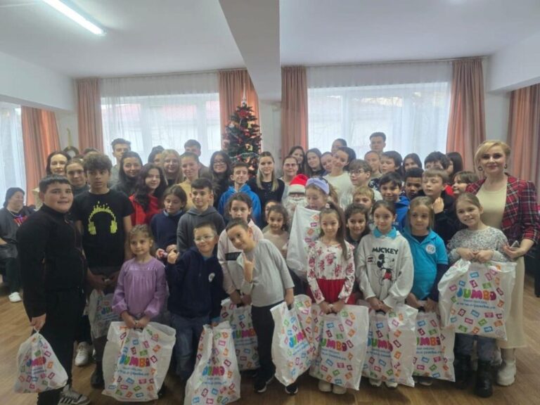 Studenții de la Drept au strâns peste 10.000 de lei pentru cazuri sociale, înainte de Crăciun