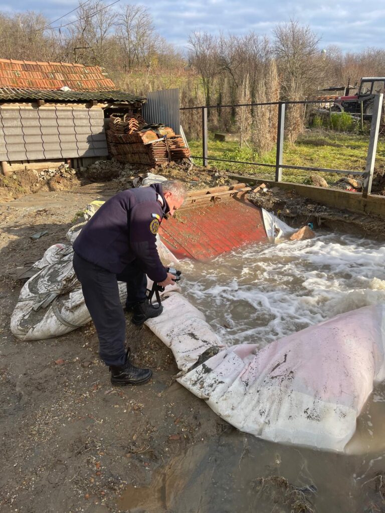 Alertă în Sântimreu. Gaz descoperit accidental la forarea unui puț de apă