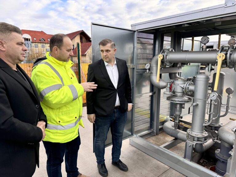 Sistemul de distribuție a gazelor naturale din Sânmartin a fost pus în funcțiune. Celelalte localități ale comunei vor urma etapizat