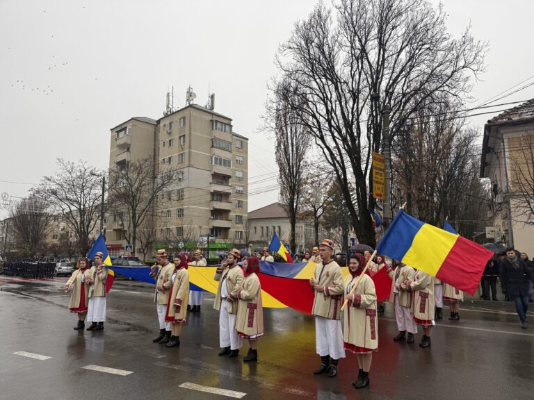 Ziua Națională, sărbătorită la Marghita. Prefectul Bihorului a deschis aici seria manifestărilor dedicate zilei de 1 Decembrie (FOTO)