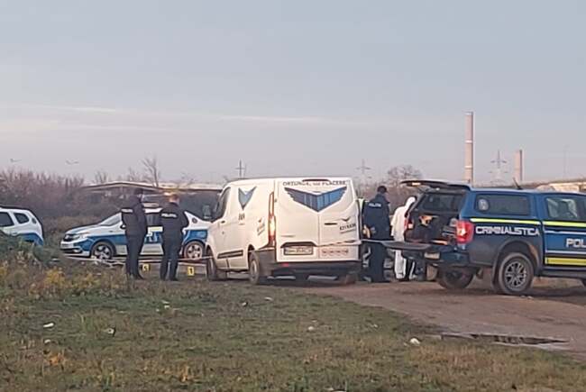 Bărbat găsit mort într-o mașină arsă între Oradea și Sântandrei. Procurorii spun că nu a fost crimă. Vezi ipotezele anchetatorilor