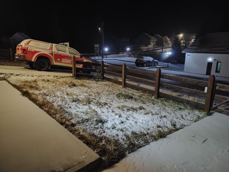Ninge la Vârtop. Stratul de zăpadă începe să se depună