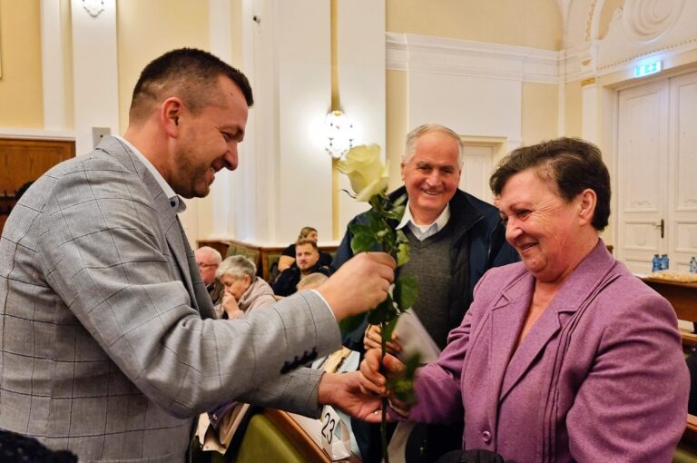 30 de familii orădene, premiate de Primăria Oradea pentru 50 de ani de căsnicie