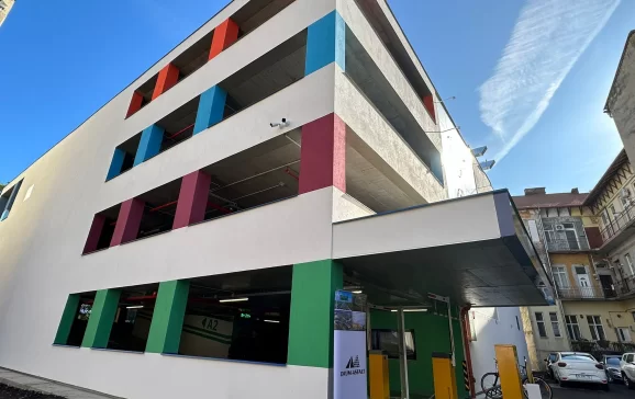 Parcările etajate din centrul Oradiei vor fi gratuite de Revelion