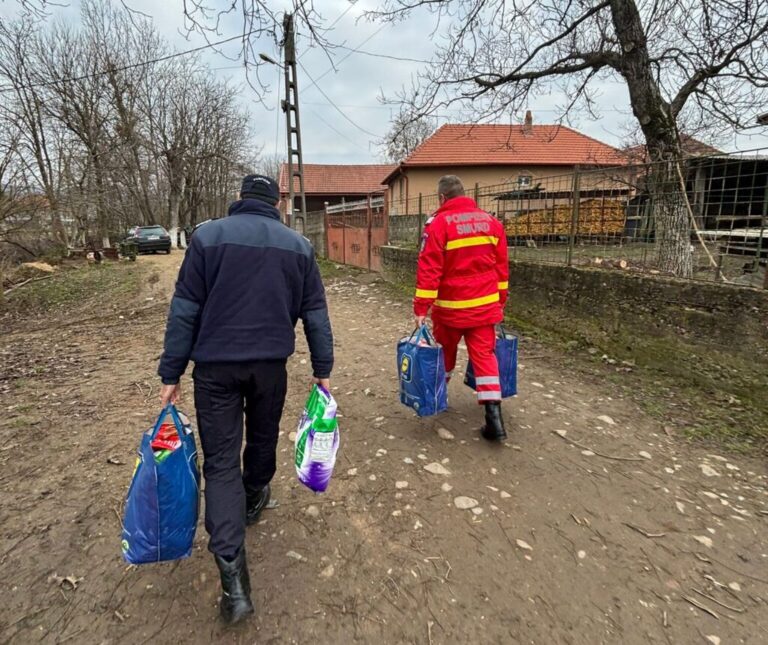 În prag de sărbători, pompierii bihoreni au devenit „ajutoarele Moșului” pentru zeci de familii
