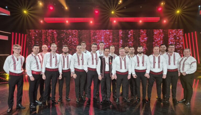 Orchestra „Rapsodia bihoreană”, pe micile ecrane în ediție de gală