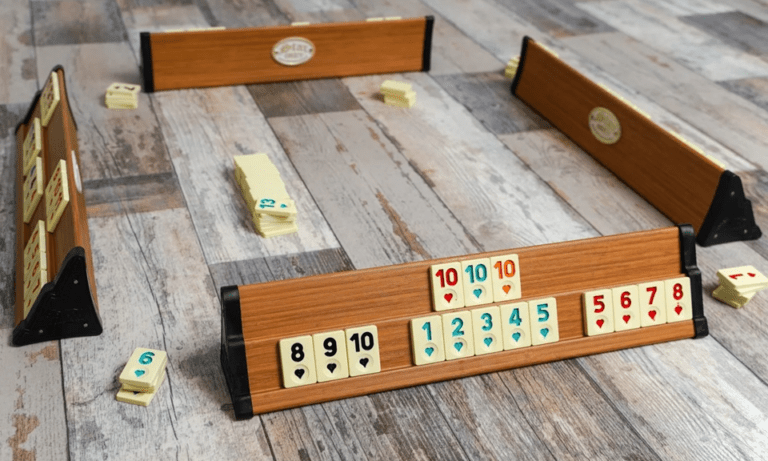 Tâlhărie la o partidă de rummy pe bani. Trei bărbați, prinși la patru luni după faptă