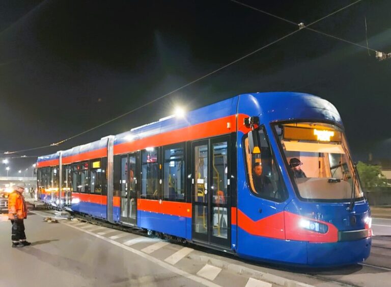 A sosit ultimul tramvai din lotul de nouă vehicule moderne, la Oradea (FOTO)